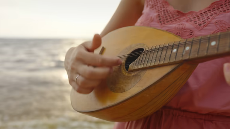 Which Irish Tenor Banjo Strings Deliver the Best Tone and Durability?