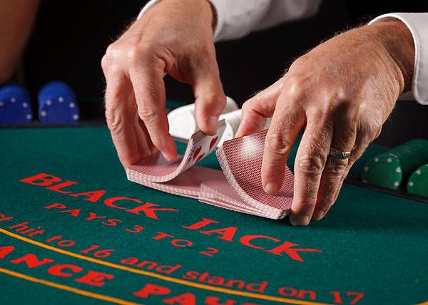 Reviewing Different Entertainment Features of an online casino Singapore